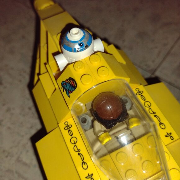 Like New Lego Star Wars Naboo Fighter, R2D2, with original box & instructions - Picture 7 of 13